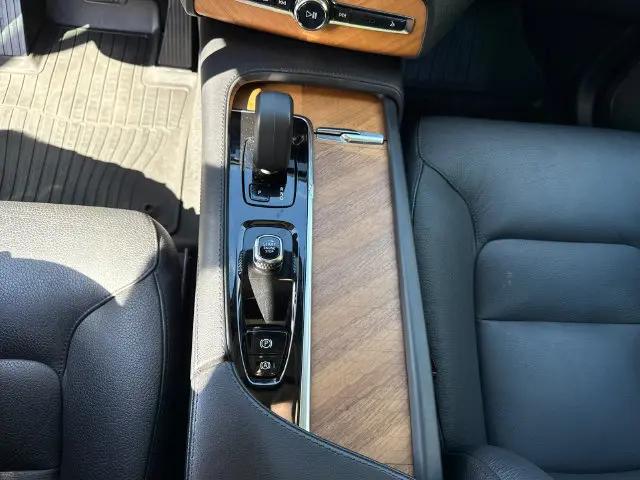2023 Volvo XC90 B5 Plus