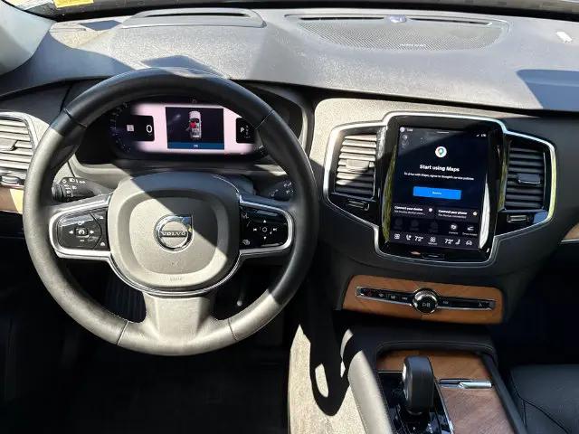 2023 Volvo XC90 B5 Plus