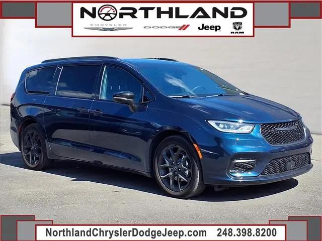 2025 Chrysler Pacifica Limited for sale in Oak Park, MI