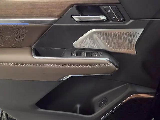 2027 GMC Acadia FWD Denali Ultimate