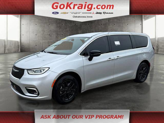 2024 Chrysler Pacifica Touring L for sale in Oskaloosa, IA