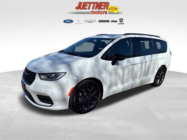 2025 Chrysler Pacifica Limited for sale in Alexandria, MN