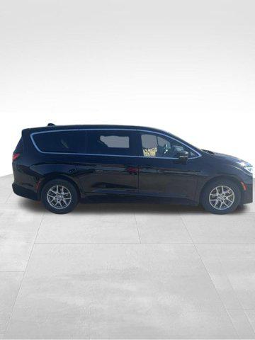 2025 Chrysler Pacifica Select for sale in Wichita, KS