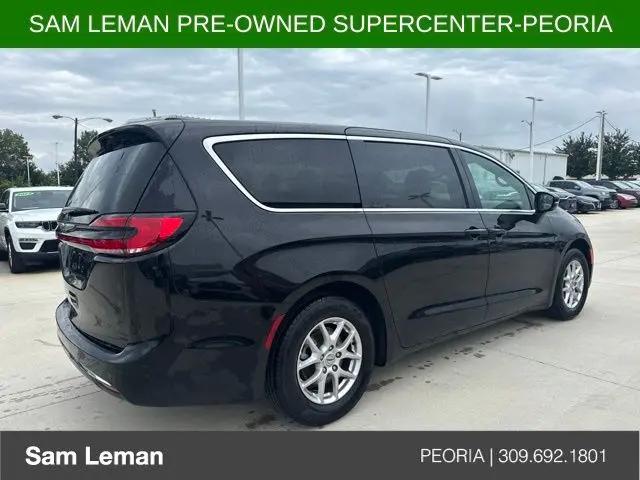 2025 Chrysler Pacifica Select