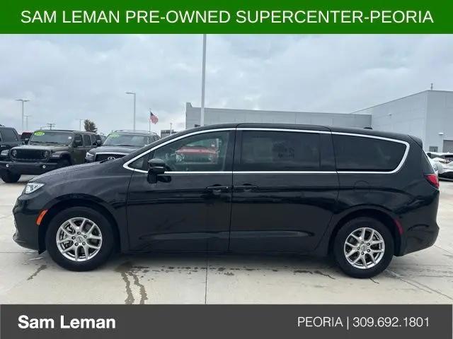 2025 Chrysler Pacifica Select