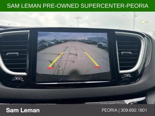 2025 Chrysler Pacifica Select