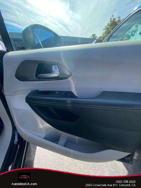 2023 Chrysler Pacifica Hybrid Touring L