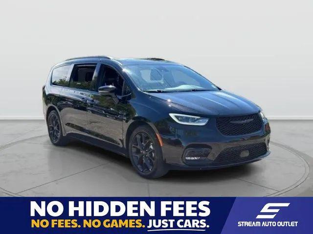 2025 Chrysler Pacifica Limited for sale in Amityville, NY