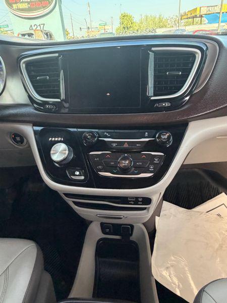 2017 Chrysler Pacifica Touring-L