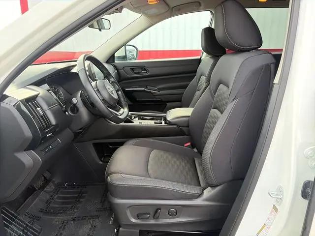 2024 Nissan Pathfinder SV 4WD