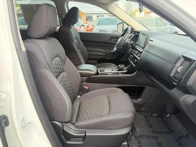 2024 Nissan Pathfinder SV 4WD