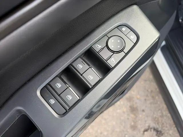 2024 Nissan Pathfinder SV 4WD