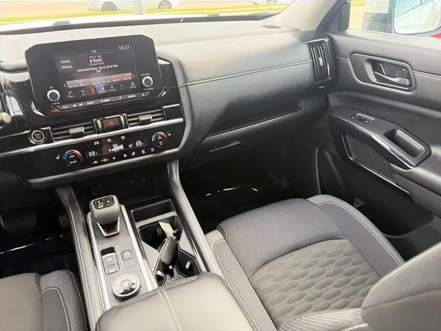 2024 Nissan Pathfinder SV 4WD