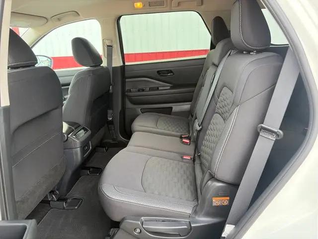 2024 Nissan Pathfinder SV 4WD