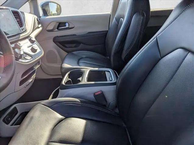 2023 Chrysler Pacifica Hybrid Touring L