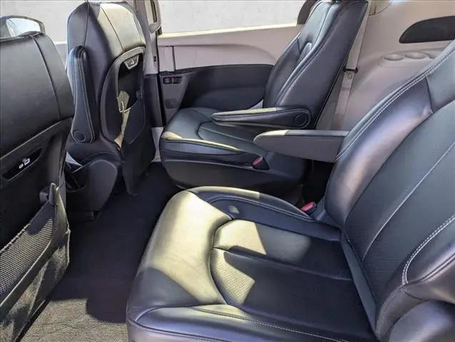 2023 Chrysler Pacifica Hybrid Touring L