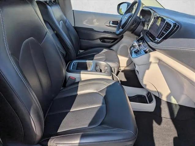 2023 Chrysler Pacifica Hybrid Touring L