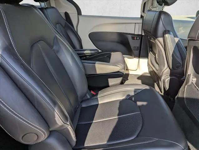2023 Chrysler Pacifica Hybrid Touring L