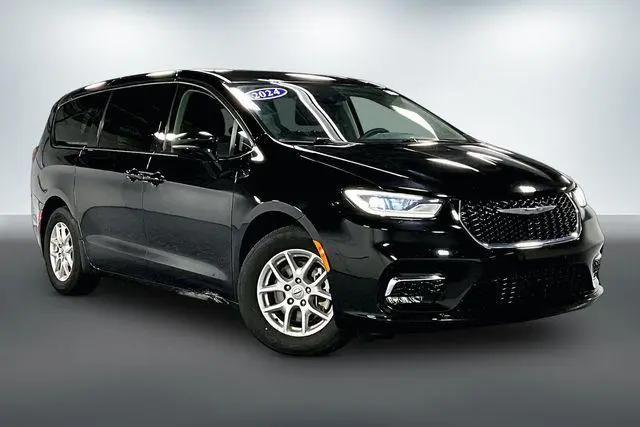 2024 Chrysler Pacifica Touring L for sale in Auburn, IN