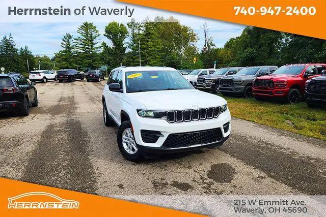 2023 Jeep Grand Cherokee Laredo 4x4 for sale in Waverly, OH