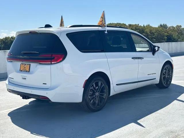 2024 Chrysler Pacifica Touring L AWD