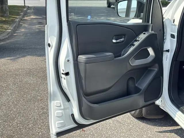 2027 Nissan Frontier SV