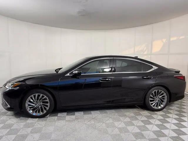 2025 Lexus ES 300h Luxury