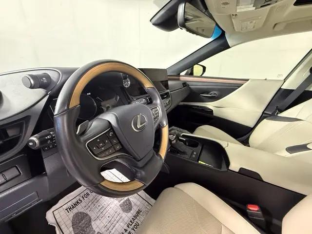 2025 Lexus ES 300h Luxury
