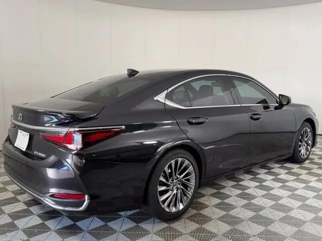 2025 Lexus ES 300h Luxury