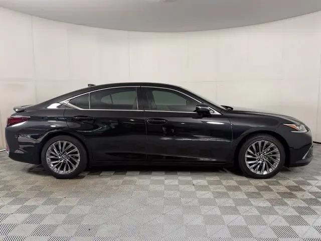2025 Lexus ES 300h Luxury