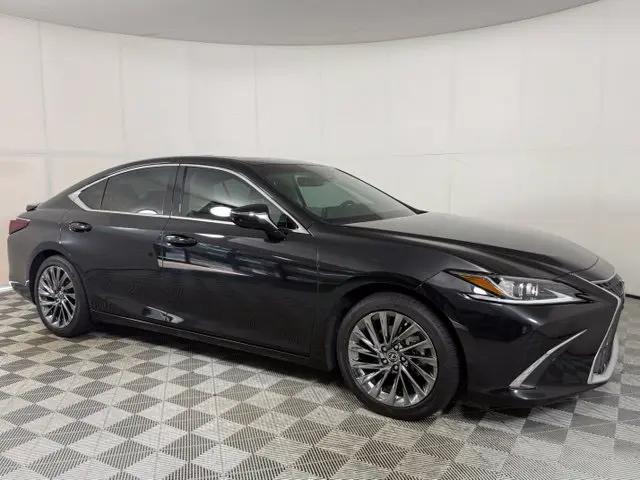 2025 Lexus ES 300h Luxury