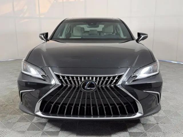 2025 Lexus ES 300h Luxury