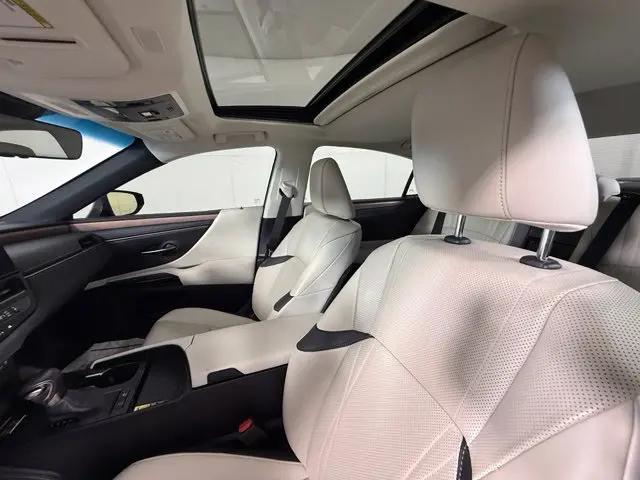 2025 Lexus ES 300h Luxury