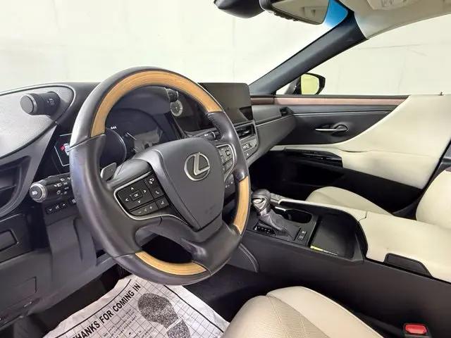 2025 Lexus ES 300h Luxury