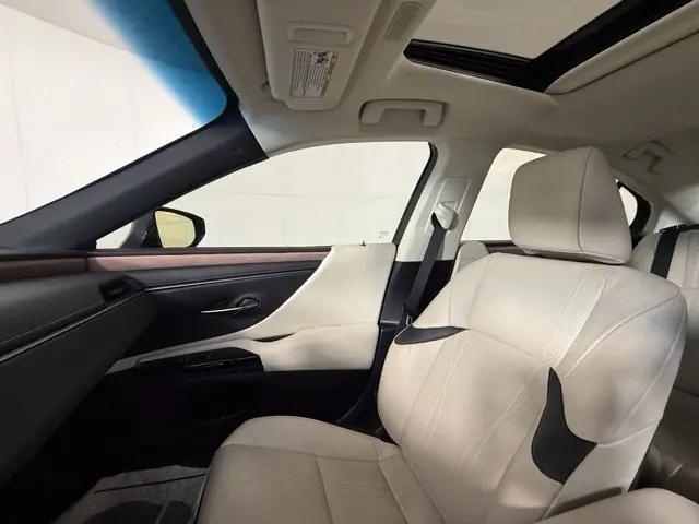2025 Lexus ES 300h Luxury