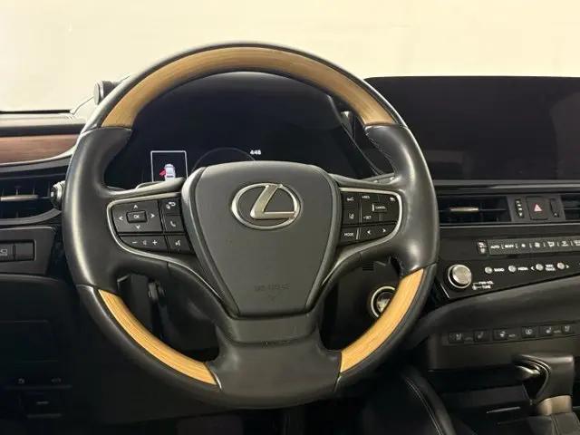 2025 Lexus ES 300h Luxury