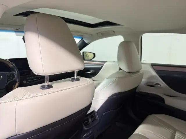 2025 Lexus ES 300h Luxury