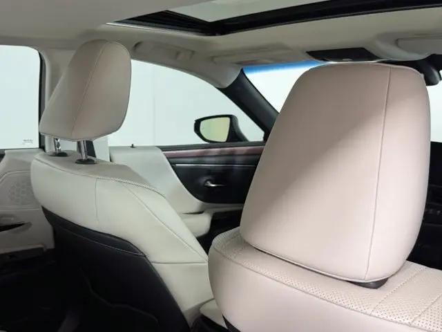 2025 Lexus ES 300h Luxury