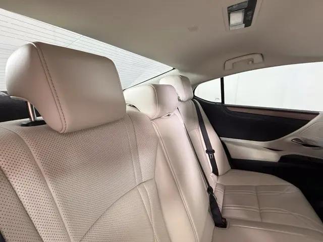 2025 Lexus ES 300h Luxury