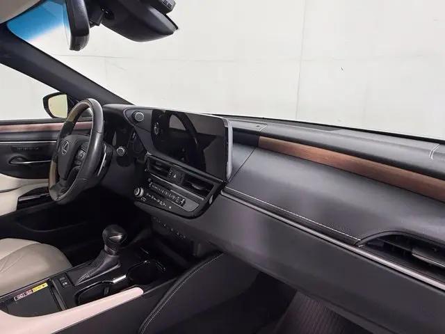 2025 Lexus ES 300h Luxury