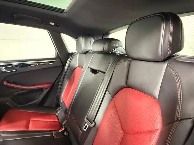2018 Porsche Macan Macan