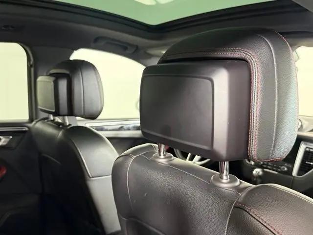 2018 Porsche Macan Macan