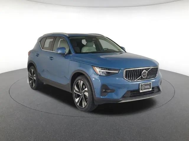 2024 Volvo XC40 B5 Plus Bright Theme
