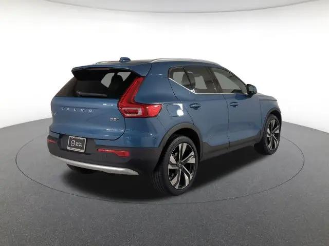 2024 Volvo XC40 B5 Plus Bright Theme