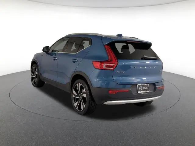 2024 Volvo XC40 B5 Plus Bright Theme
