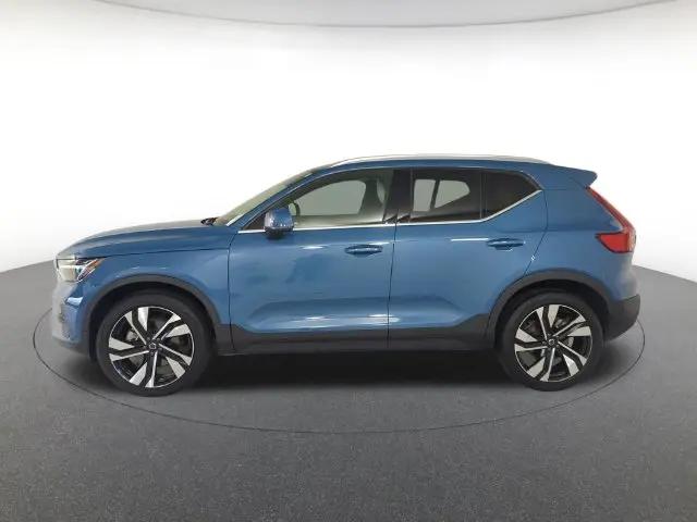 2024 Volvo XC40 B5 Plus Bright Theme