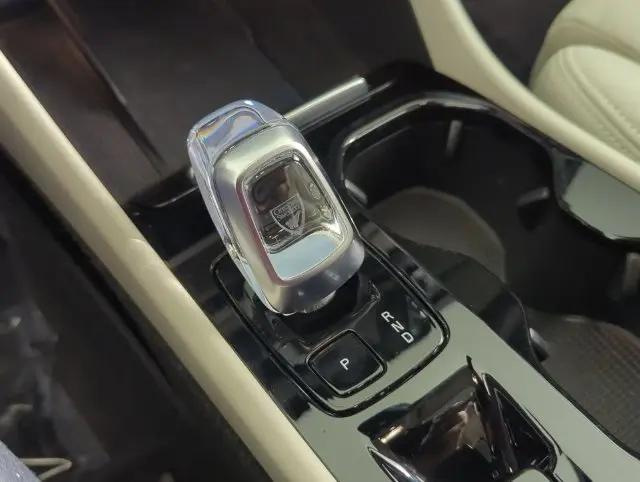 2024 Volvo XC40 B5 Plus Bright Theme