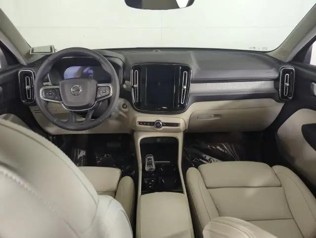 2024 Volvo XC40 B5 Plus Bright Theme