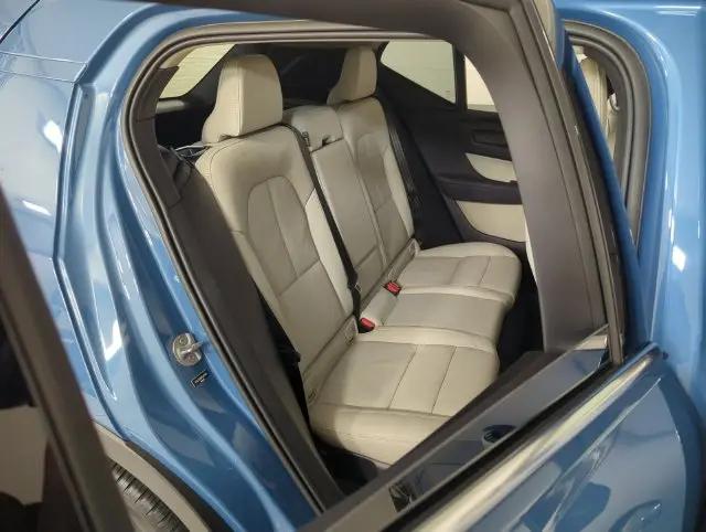 2024 Volvo XC40 B5 Plus Bright Theme