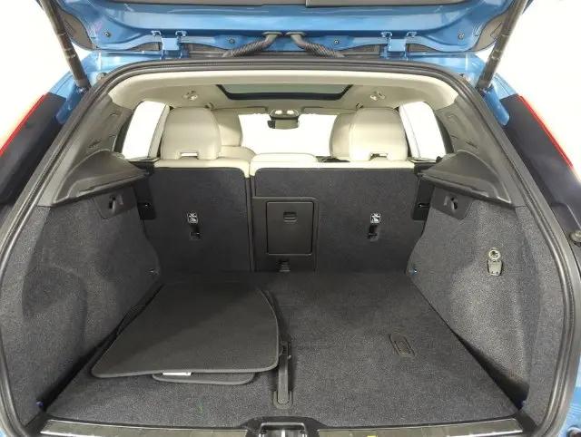 2024 Volvo XC40 B5 Plus Bright Theme